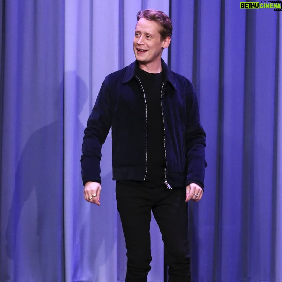 Macaulay Culkin Instagram - What’s the difference between @cameltoad and @nick_cohen_ ? Nick Cohen puts my clothes ON! Thanks for making me look good again, Nick! You're the best! The Tonight Show Starring Jimmy Fallon