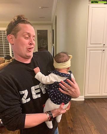 Macaulay Culkin Instagram - I'm a natural! #parenting