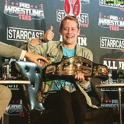 Macaulay Culkin Instagram - 10lbs of gold. And I'm holding the belt!