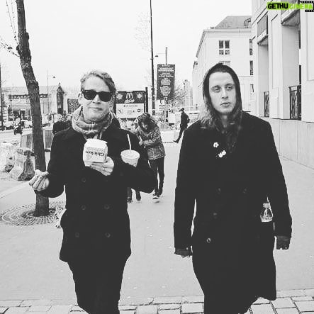 Macaulay Culkin Instagram - Brothers eating nuggets. #livingthedream
