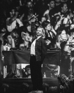 Macklemore Instagram - The Czech Republic moved my spirit. 45,000 deep. Pure joy 🇨🇿 ❤️