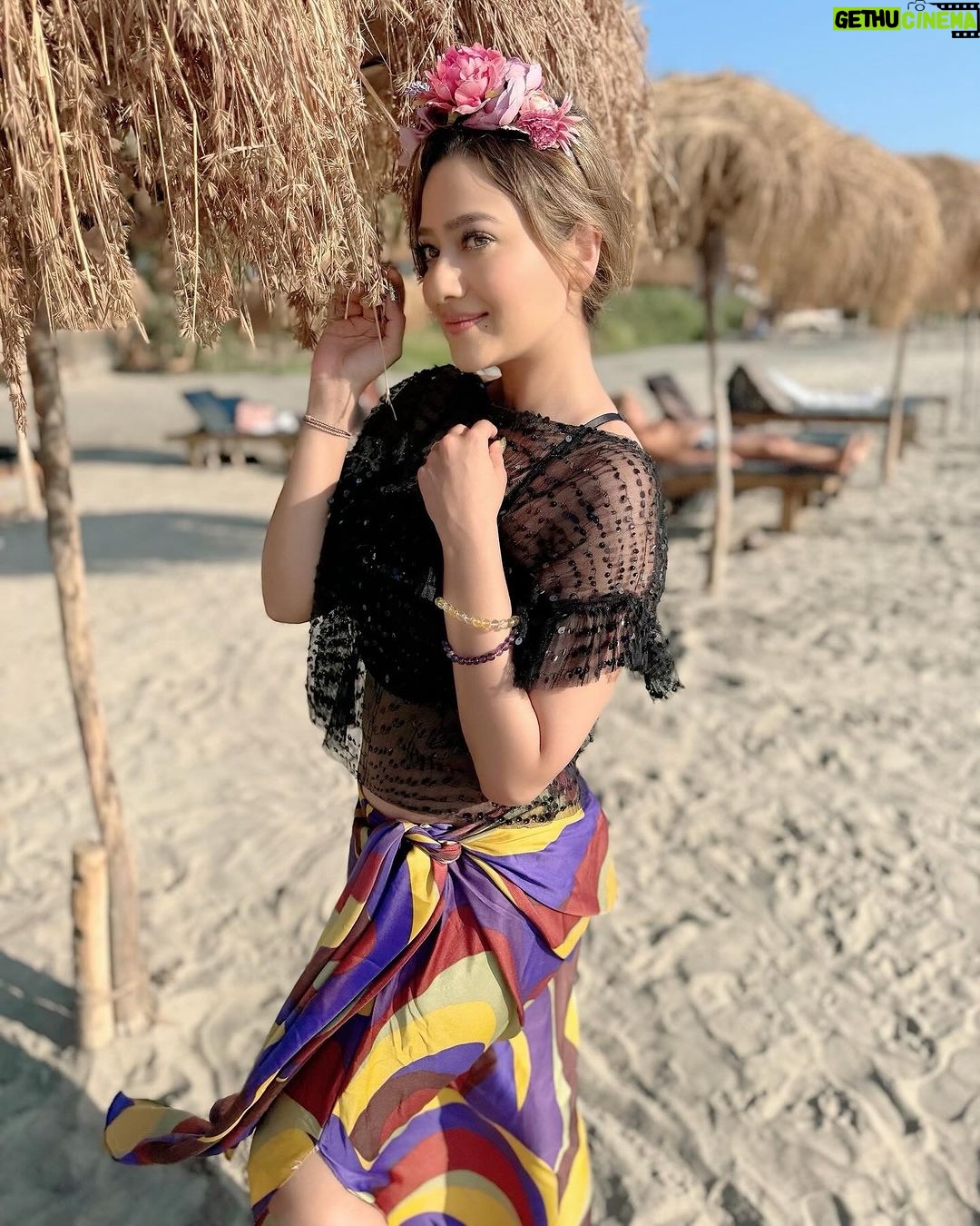 Madalsa Sharma Instagram - When Monday feels like Sunday☀️🧴🌅🏖️ . . . . #beachgirl #islandlife #madalsasharma #instamood