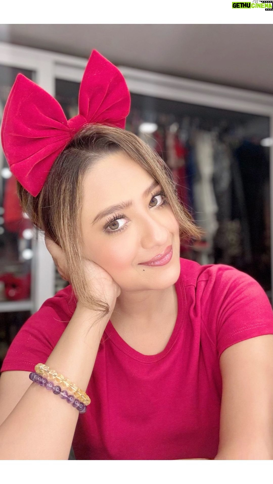 Madalsa Sharma Instagram - It’s that simple guys….💁♀️🤣 . . . . #reels #reelsinstagram #madalsasharma #kavya #videooftheday #instadaily #instavideo #instagood #instamood #mood #trending #trendingreels #reelitfeelit #reelkarofeelkaro #reeloftheday #reelit #love #actorslife