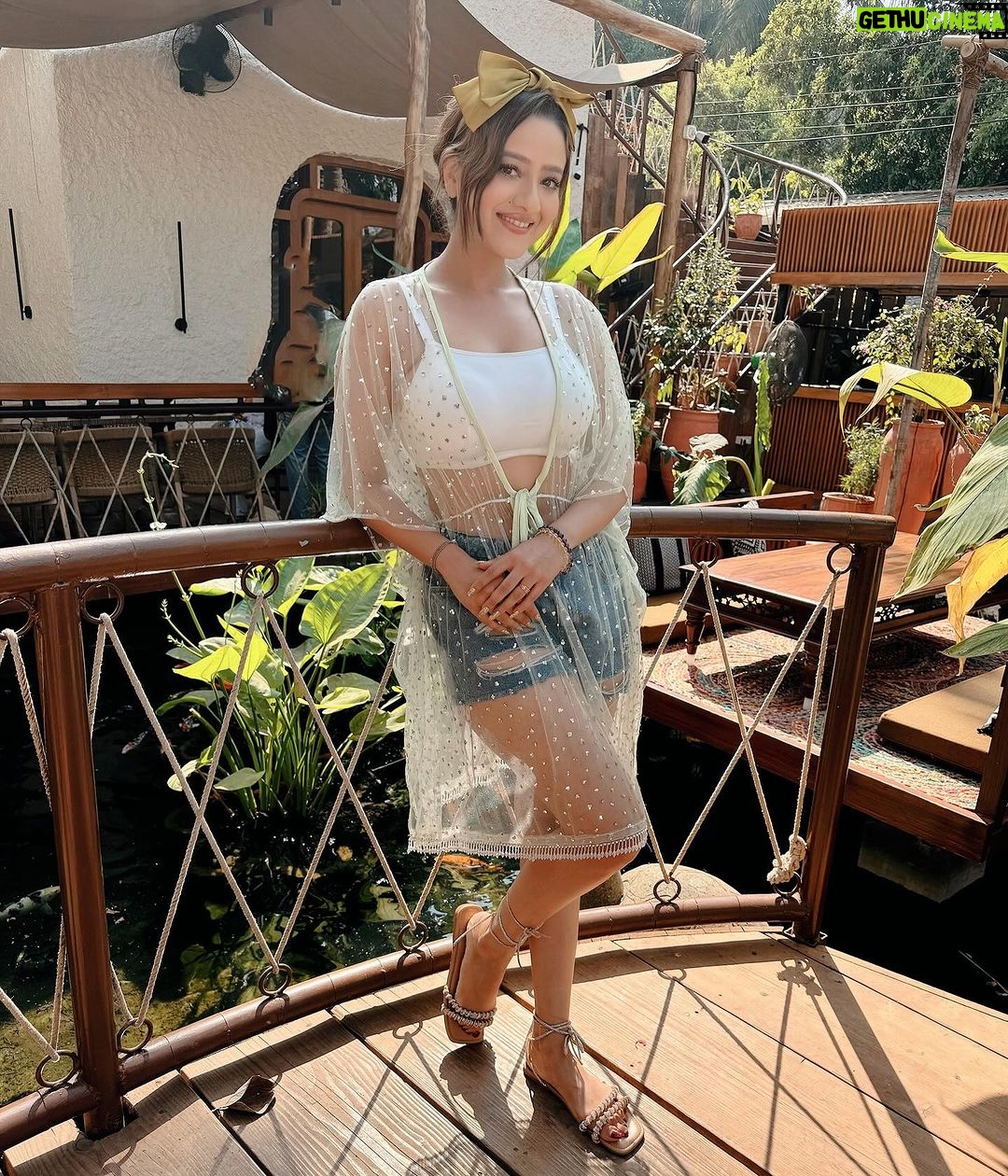 Madalsa Sharma Instagram - Living life like it’s golden✨ . . . . #reels #reelsinstagram #madalsasharma #kavya #videooftheday #instadaily #instavideo #instagood #instamood #mood #trending #trendingreels #reelitfeelit #reelkarofeelkaro #reeloftheday #reelit #love #actorslife