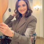 Madalsa Sharma Instagram - Jo bhi hai, I am always right got it!🤪🤣 . . . . #reels #reelsinstagram #madalsasharma #kavya #videooftheday #insta daily #instavideo #instagood #instamood #mood #trending #trendingreels #reelitfeelit #reelkarofeelkaro #reeloftheday #reelit #love #actorslife