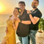 Madalsa Sharma Instagram - Happy Birthday Papuleeee❤️🎂🥰😍 We love you soooo much❤️❤️❤️❤️ I love being your little girl❤️❤️ . . . . #familia #happybirthday #papa #love #madalsasharma #sheelasharma #mimohchakraborty #subhashsharma #birthdayboy #us