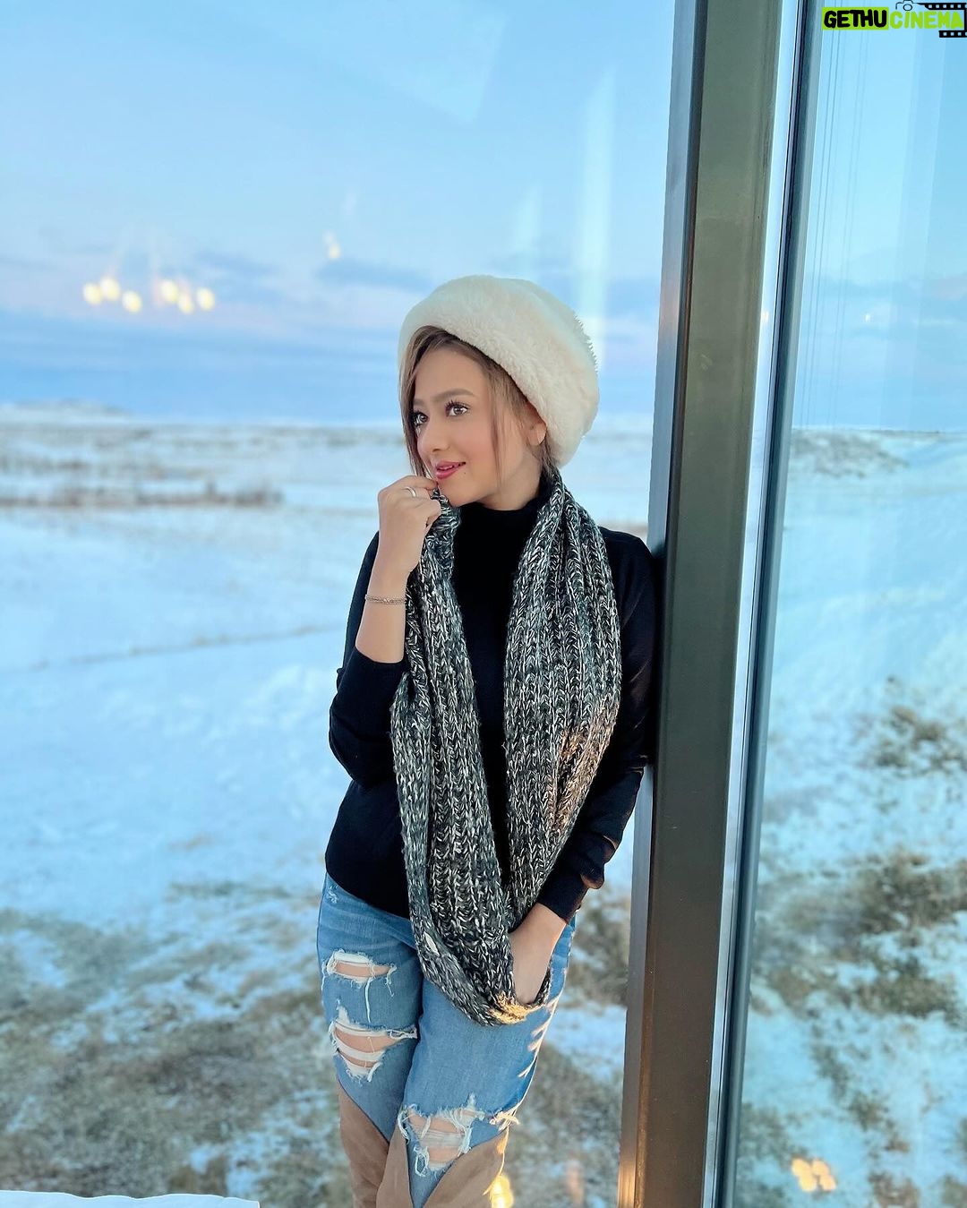 Madalsa Sharma Instagram - Out of captions today but this view❄️🌨️⛄️😍 . . . . #view #snow #madalsasharma #iceland #postoftheday #instadaily Hella, Iceland
