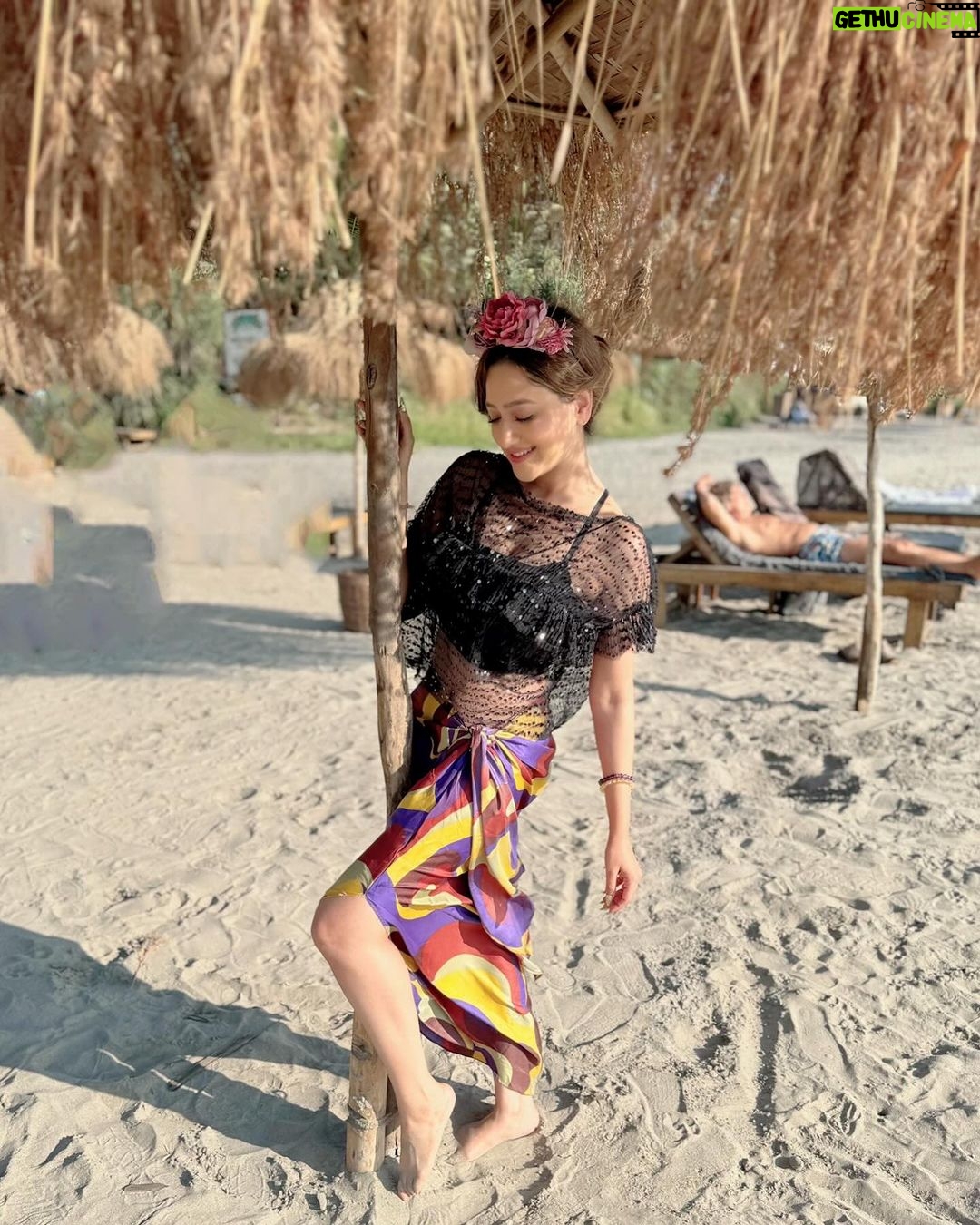 Madalsa Sharma Instagram - When Monday feels like Sunday☀️🧴🌅🏖️ . . . . #beachgirl #islandlife #madalsasharma #instamood