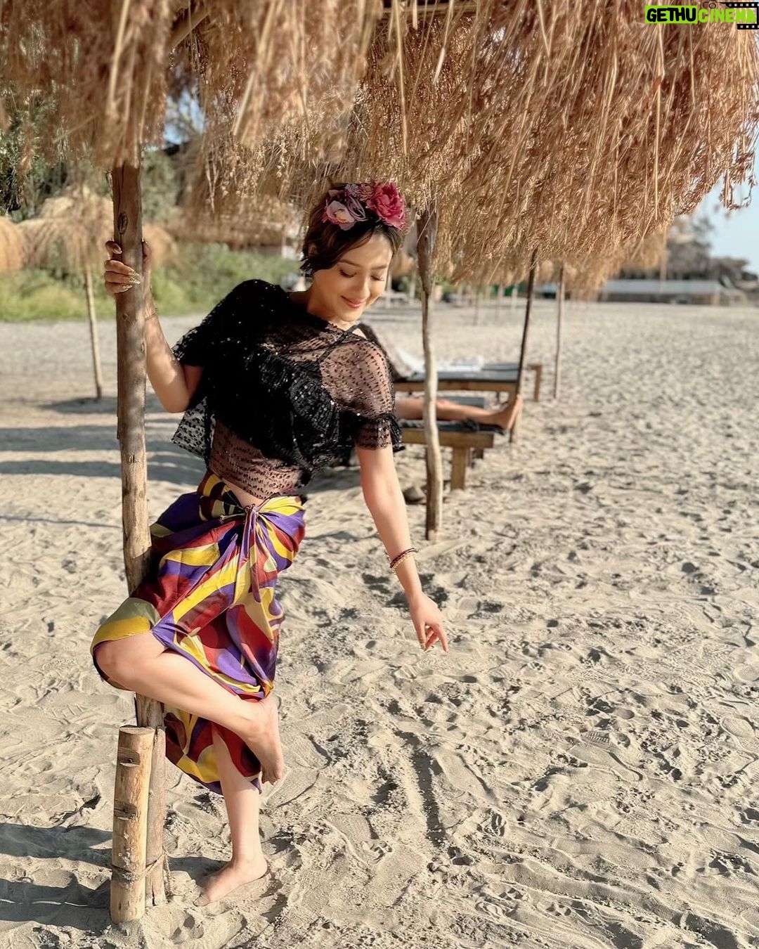 Madalsa Sharma Instagram - When Monday feels like Sunday☀️🧴🌅🏖️ . . . . #beachgirl #islandlife #madalsasharma #instamood