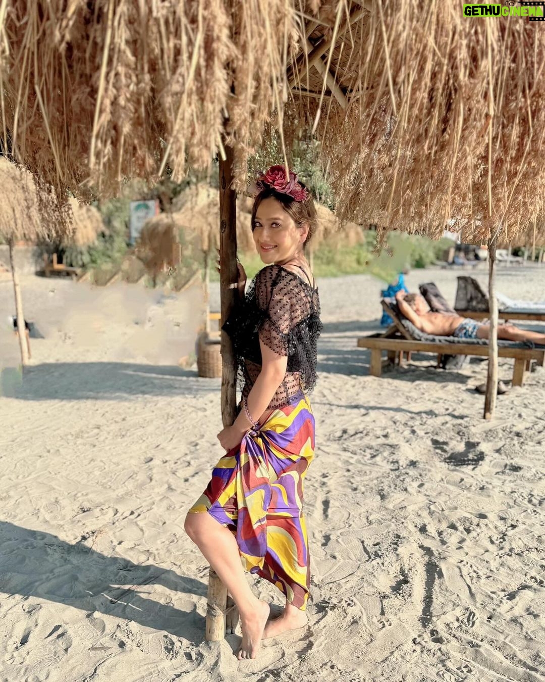 Madalsa Sharma Instagram - When Monday feels like Sunday☀️🧴🌅🏖️ . . . . #beachgirl #islandlife #madalsasharma #instamood