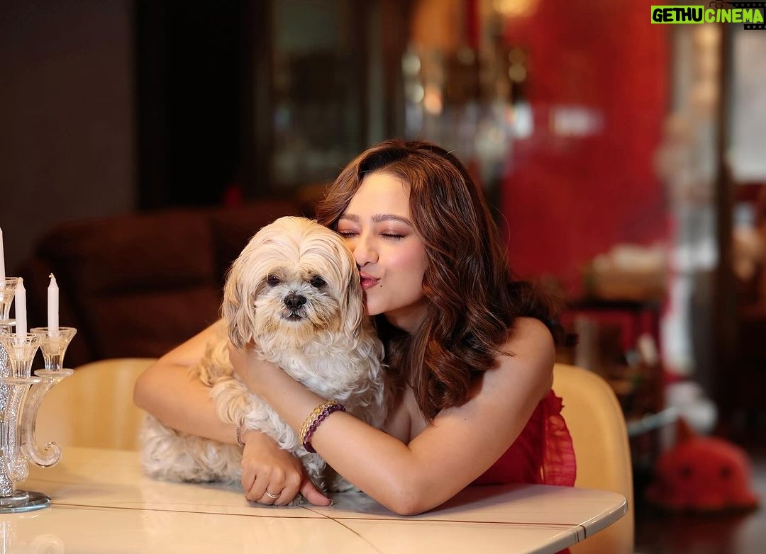 Madalsa Sharma Instagram - I woof you❤️🐶🐾 #mummaandkiki @madalsa_petstories . . . . #petsofinstagram #kiki #madalsasharma #kavya #petlovers #picoftheday #postoftheday #instadaily #instapic #instagood #instamood #mood #love #actorslife