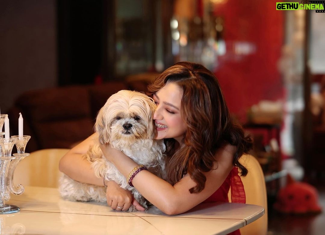 Madalsa Sharma Instagram - I woof you❤️🐶🐾 #mummaandkiki @madalsa_petstories . . . . #petsofinstagram #kiki #madalsasharma #kavya #petlovers #picoftheday #postoftheday #instadaily #instapic #instagood #instamood #mood #love #actorslife