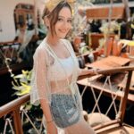 Madalsa Sharma Instagram - Living life like it’s golden✨ . . . . #reels #reelsinstagram #madalsasharma #kavya #videooftheday #instadaily #instavideo #instagood #instamood #mood #trending #trendingreels #reelitfeelit #reelkarofeelkaro #reeloftheday #reelit #love #actorslife