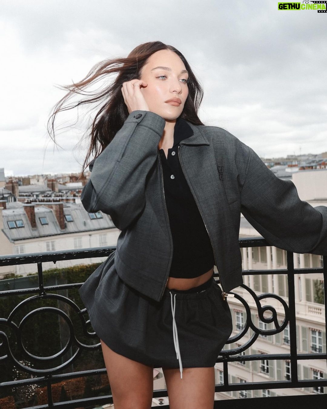 Maddie Ziegler Instagram - love you @miumiu love you paris 🥐