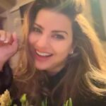 Madhu Sharma Instagram - Osse Kaho Jake Chand leke aye