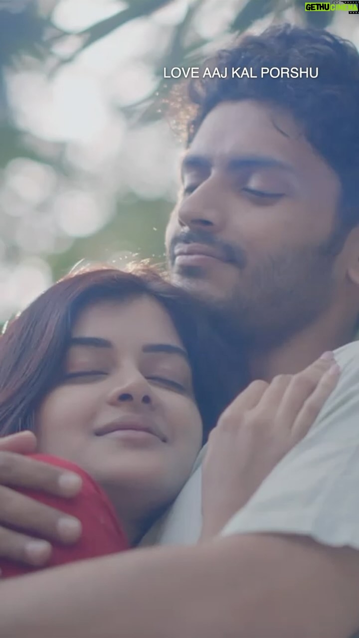 Madhumita Sarcar Instagram - দিন বদলায়, সময় বদলায় - বদলায় না শুধু ভালবাসা… Celebrating 4 years of #LoveAajKalPorshu. @madhumita_sarcar @arjunchakrabarty @pratimdgupta @paoli_dam @aninditaa_bose @chakrabarti_anirban #SVF