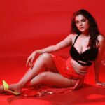 Madhumita Sarcar Instagram - @madhumita_sarcar @horeayan 👗 @baban.islam.54 💄 @bhumii.makeup 💇‍♀️ @surjaphotography @momentsy_photography Camera Canon R5 Lens Canon 70-200 2.8 #VibeWithCanon #CANwithCanon #TathagataGhoshPhotography @canonindia_official