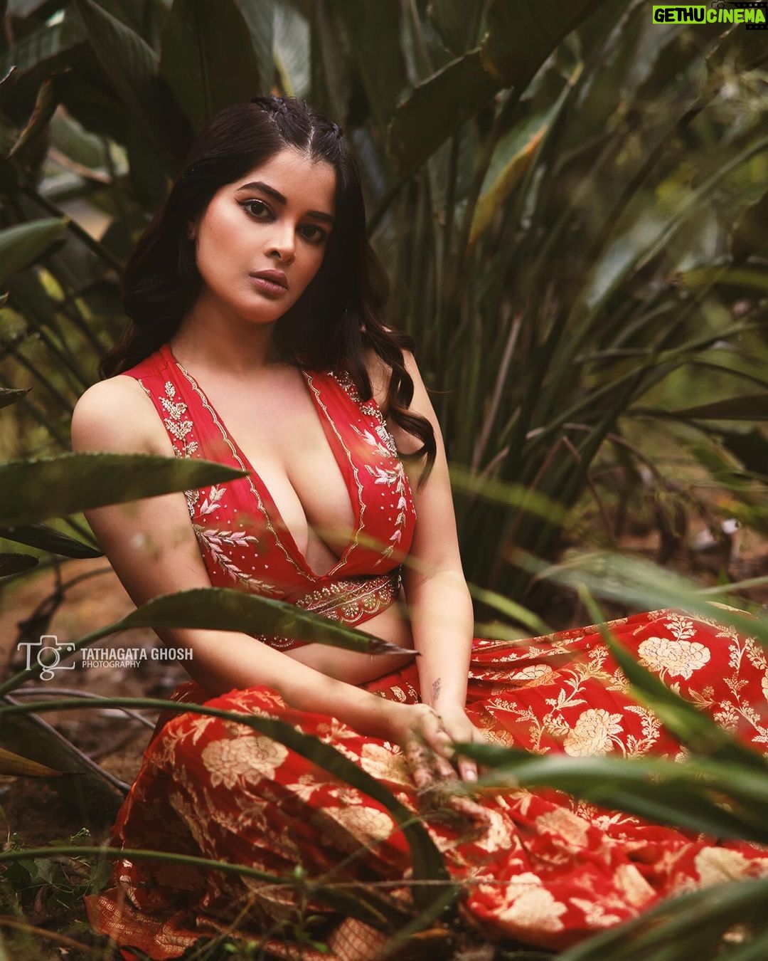 Madhumita Sarcar Instagram - @madhumita_sarcar Styled by @stylemeupisha Outfit @sujatam_premium_weaves Makeup @baban.islam.54 Hair @bhumii.makeup @surjaphotography Camera Canon eos R5 Lens Canon 70-200mm. 2.8 & 85mm @canonindia_official #VibeWithCanon #CANwithCanon #TathagataGhoshPhotography