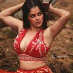 Madhumita Sarcar Instagram - @madhumita_sarcar Styled by @stylemeupisha Outfit @sujatam_premium_weaves Makeup @baban.islam.54 Hair @bhumii.makeup @surjaphotography Camera Canon eos R5 Lens Canon 70-200mm. 2.8 & 85mm @canonindia_official #VibeWithCanon #CANwithCanon #TathagataGhoshPhotography