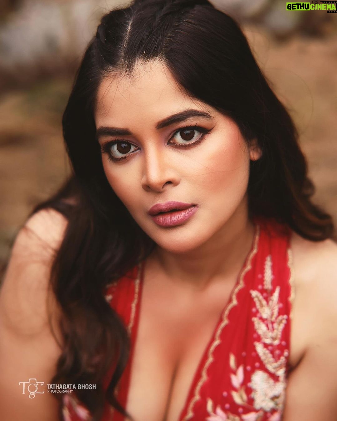 Madhumita Sarcar Instagram - @madhumita_sarcar Styled by @stylemeupisha Outfit @sujatam_premium_weaves Makeup @baban.islam.54 Hair @bhumii.makeup @surjaphotography Camera Canon eos R5 Lens Canon 70-200mm. 2.8 & 85mm @canonindia_official #VibeWithCanon #CANwithCanon #TathagataGhoshPhotography