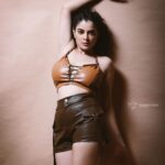 Madhumita Sarcar Instagram - @madhumita_sarcar @horeayan 👗 @baban.islam.54 💄 @bhumii.makeup 💇‍♀️ @surjaphotography @momentsy_photography Camera Canon R5 Lens Canon 70-200 2.8 #VibeWithCanon #CANwithCanon #TathagataGhoshPhotography @canonindia_official