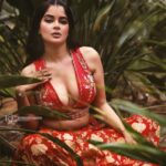 Madhumita Sarcar Instagram - @madhumita_sarcar Styled by @stylemeupisha Outfit @sujatam_premium_weaves Makeup @baban.islam.54 Hair @bhumii.makeup @surjaphotography Camera Canon eos R5 Lens Canon 70-200mm. 2.8 & 85mm @canonindia_official #VibeWithCanon #CANwithCanon #TathagataGhoshPhotography