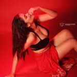 Madhumita Sarcar Instagram - @madhumita_sarcar @horeayan 👗 @baban.islam.54 💄 @bhumii.makeup 💇‍♀️ @surjaphotography @momentsy_photography Camera Canon R5 Lens Canon 70-200 2.8 #VibeWithCanon #CANwithCanon #TathagataGhoshPhotography @canonindia_official
