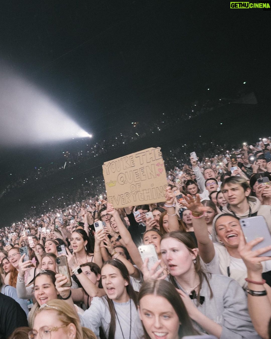 Madison Beer Instagram - amsterdam……. 🤍 last night was something out of my wildest dreams - thank you so much for an unforgettable and surreal sold out show. i don’t even know what to say. thank you will never be enough. i love you so… so much. :’) AFAS Live Amsterdam