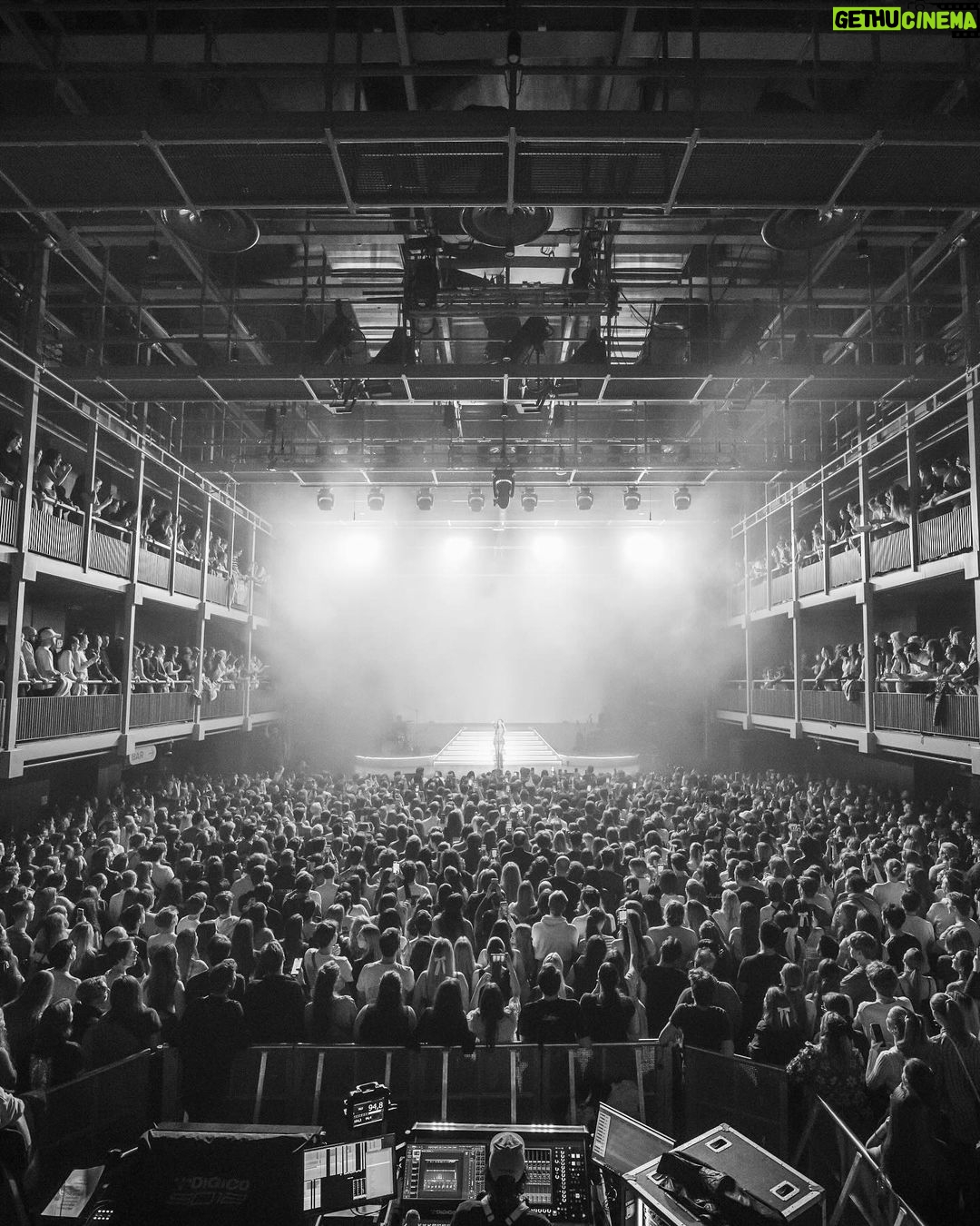 Madison Beer Instagram - brussels n oslo (╥ ᴗ ╥ )♡ wtf