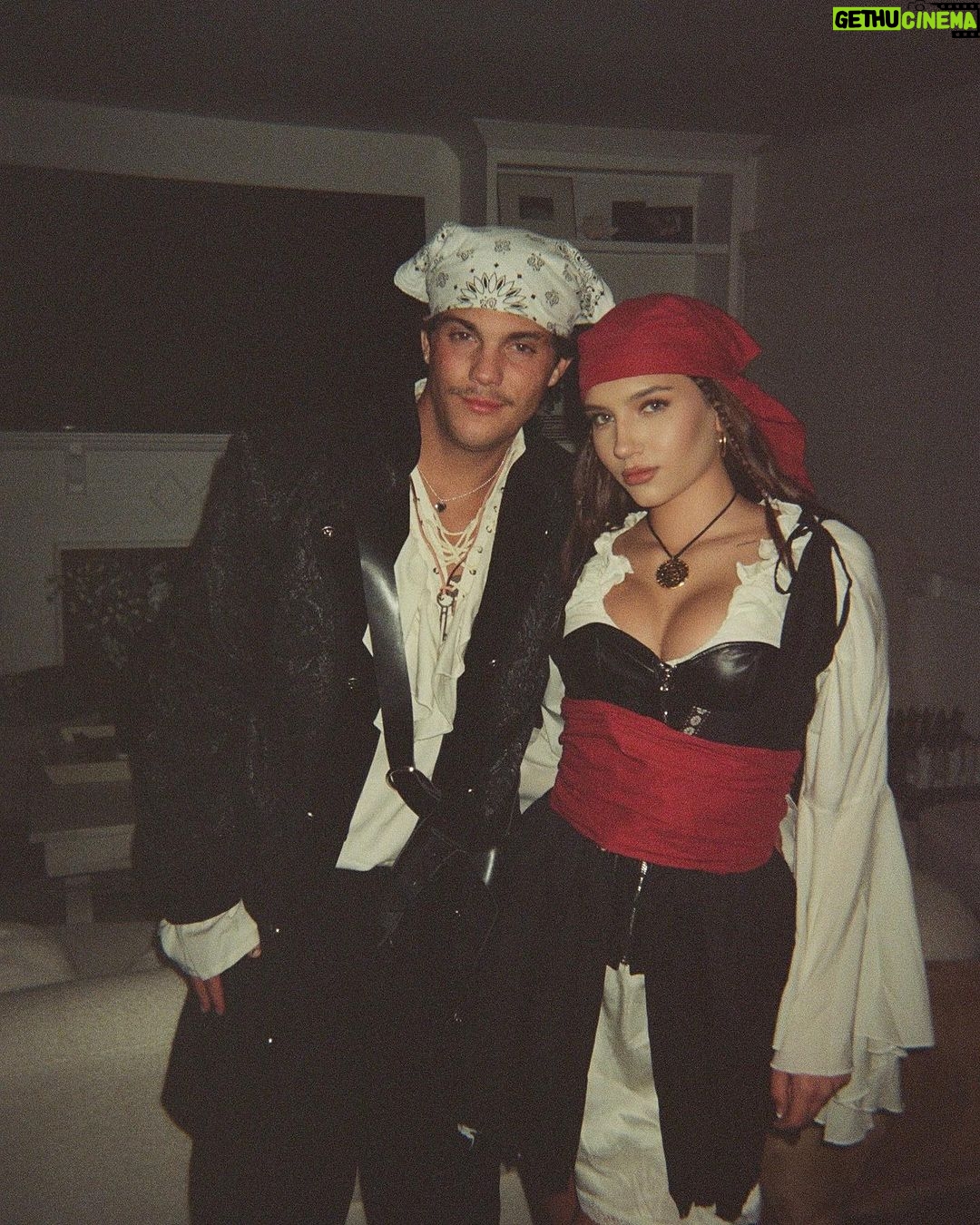 Madison Lewis Instagram - Halloween 2023 from your favorite couple!! ❤️🏴☠️🖤🍓💀 #justrememberyourebeautiful