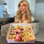 Madisyn Shipman Instagram - Yummy yummy Good Friday goodness @crumbles__patisserie 🐰✝️