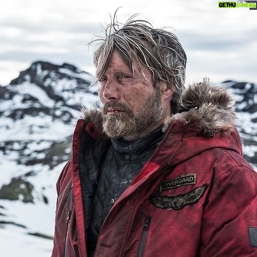 Mads Mikkelsen Instagram - ❄️ #CoolingBreak: Overgård (Mads Mikkelsen) is stranded in the Arctic Circle waiting for rescue, living in his crashed plane. This week we cool down with a series of images from the @mysteryguitarman directed @arcticmovie. #MadsMonday #TheOfficialMads