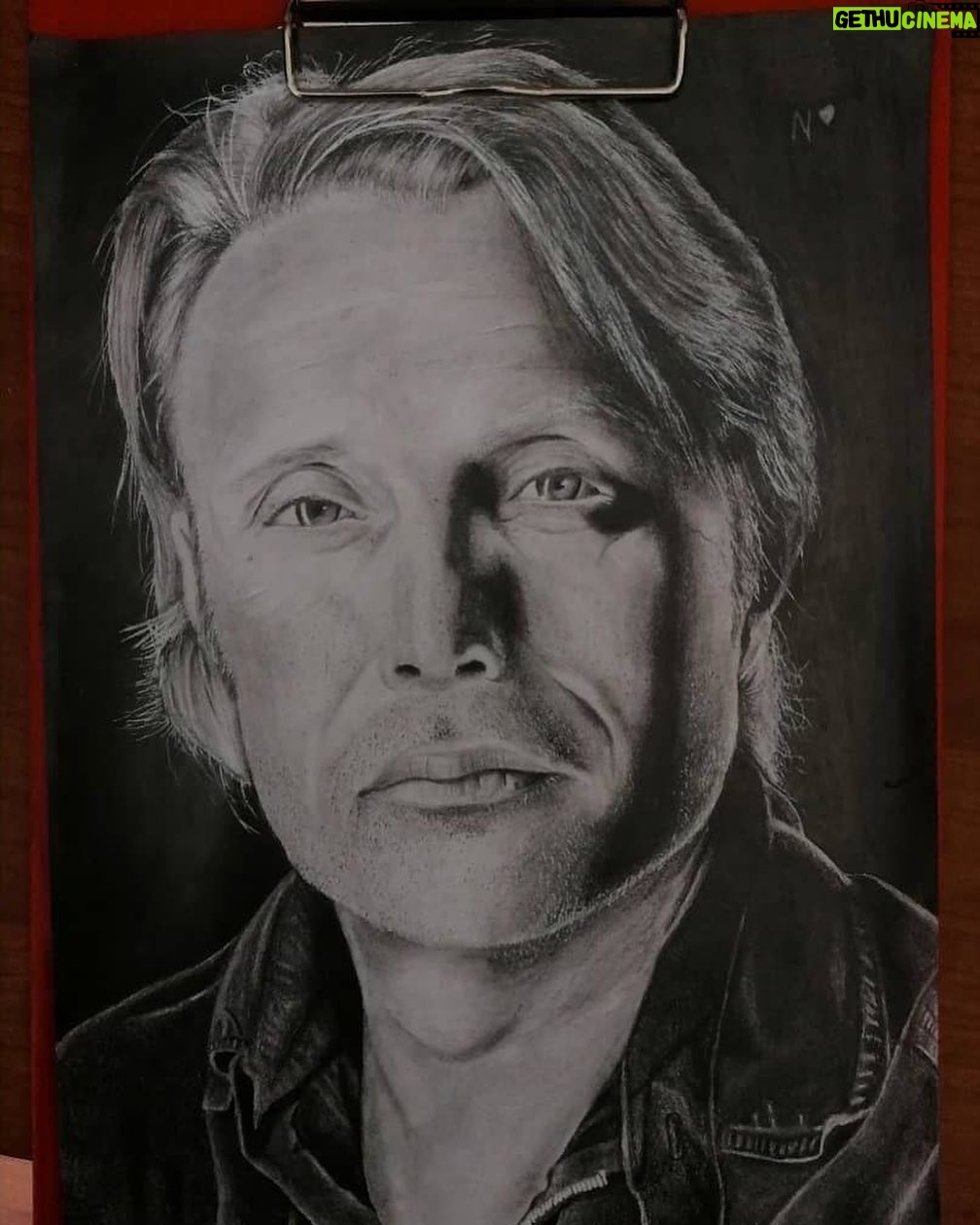 Mads Mikkelsen Instagram - 🎨 #MadsFriday: #FanArtFriday is back! Fans were featured every day this week. Today's wonderful creation was submitted by Natálie Em from Czech Republic on Instagram.(@art_natie.jpg)