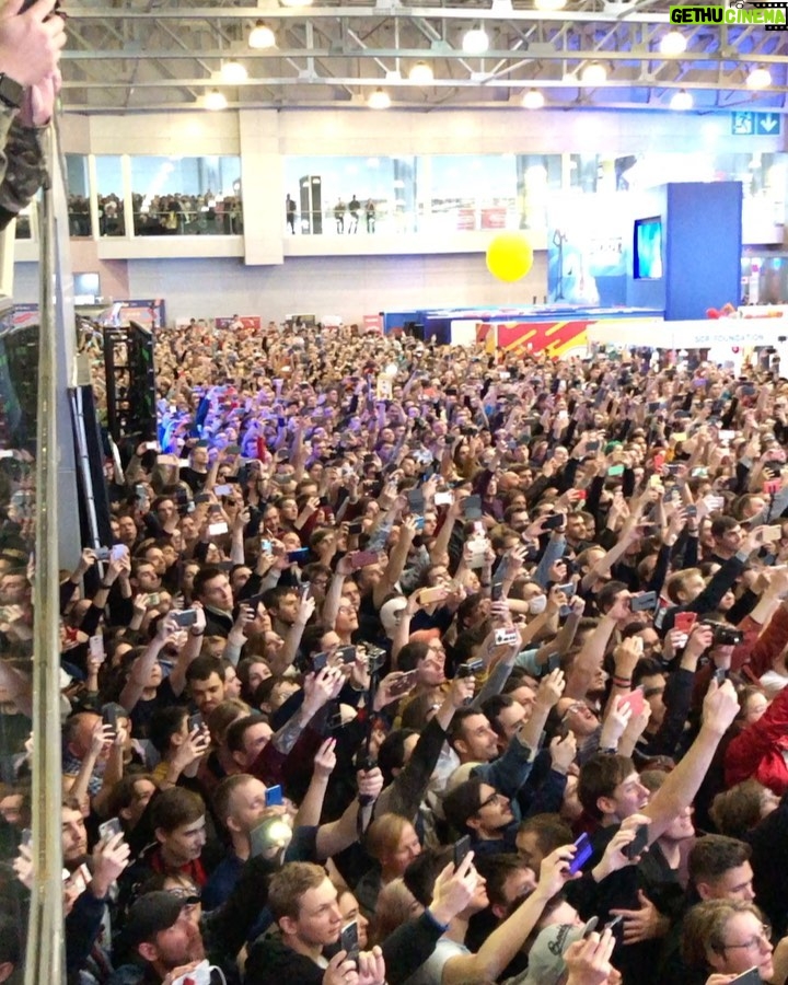 Mads Mikkelsen Instagram - 🇷🇺 #MadsInRussia: Moscow right now! Live streaming link is on Twitter. #theofficialmads