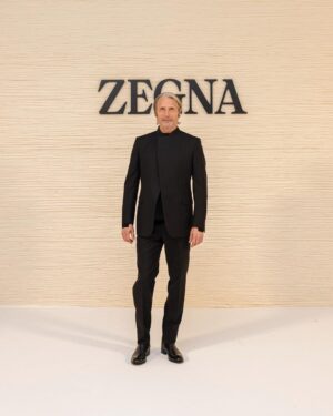 Mads Mikkelsen Instagram - Global Ambassador @theofficialmads attends ‘The Oasi of Cashmere’ Winter 2024 Fashion Show in Milan. @zegnaofficial honours its legacy of sustainability, craftsmanship and innovation by committing to certify Oasi Cashmere fibres as 100% traceable from 2024.

#ZEGNAFW24
#OASICASHMERE