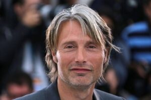 Mads Mikkelsen Instagram - 😀 It's #WorldSmileDay! Share your best smile with the world.

#theofficialmads