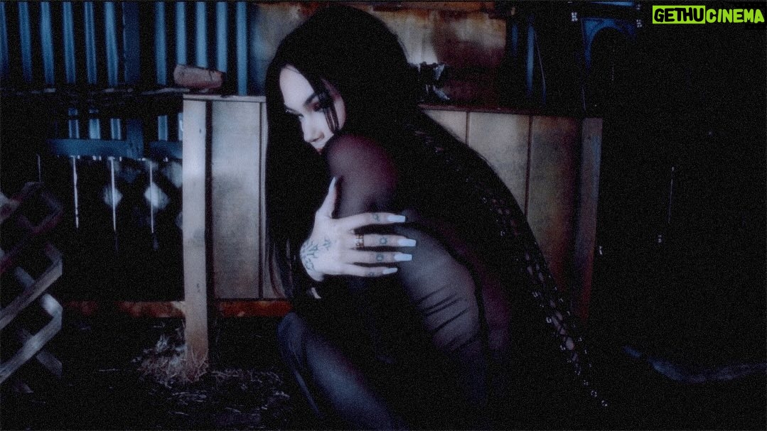 Maggie Lindemann Instagram - all your fears are interwoven. 5 days.
