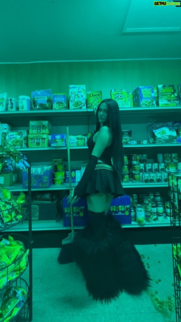 Maggie Lindemann Instagram - have you seen the taking over me music video? have you listened to headsplit? do you even like me fr? go watch go listen