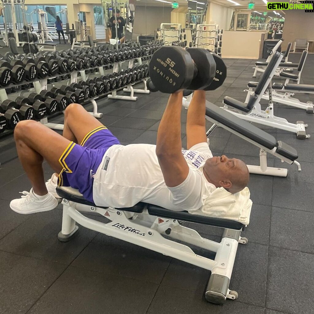 Magic Johnson Instagram - How I started my New Year! 💪🏾