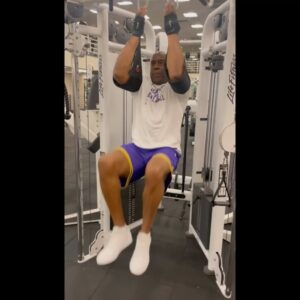 Magic Johnson Instagram - How I started my New Year! 💪🏾