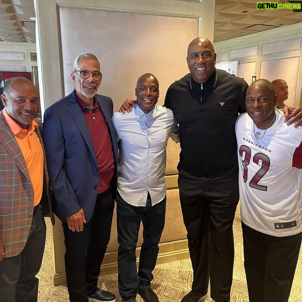 Magic Johnson Instagram - Hanging out with my brother Larry Johnson, 2X Super Bowl Champion and NFL Hall of Famer Darrell Green, Super Bowl Champion and NFL Hall of Famer Doug Williams, my great friend and Cigna President of North America Mike Triplett, and his cousin Claude at today’s Commanders game. My Commanders came up short again to the Eagles 38-31.
