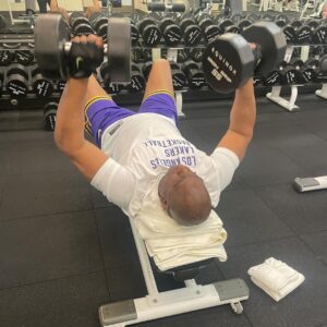 Magic Johnson Instagram - How I started my New Year! 💪🏾