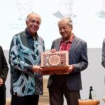 Mahathir Mohamad Instagram - Hujung minggu lalu saya hadir Forum Usahawan Bumiputera, ‘Membina Daya Tahan Ekonomi Bumiputera dan Cabaran Masa Hadapan anjuran SAHOCA Entrepreneur Association (SEA) di Putrajaya. Dalam forum beberapa perkara disentuh, antaranya kepentingan nilai seperti berdisiplin, konsisten dalam apa jua perusahaan yang diusahakan dibincang. Dalam perniagaan sudah tentu ada cabaran namun kita perlu cekal dan tidak mudah kecewa, serta sabar. Ada kalangan kita jadikan berniaga hanya sebagai tempat persinggahan sementara dapat kerja tetap, selepas itu tinggal perniagaan untuk kerja makan gaji. Sebaliknya jika konsisten, ia akan menghasilkan keuntungan lumayan dan pendapatan bertambah berbanding kerja makan gaji. Sekarang inipun perniagaan tidak semestinya ada kedai pamerkan barang niaga. Kita boleh manfaatkan teknologi melalui platform e-commerce sedia ada seperti Tiktok, Shopee, Lazada dan berbagai-bagai lagi, bezanya kita perlu lebih kreatif dan ke hadapan. Kalau barang itu bagus dan menarik ramai, pastinya orang akan cari dan laris dijual. Satu perkara lagi yang saya tekankan ialah berkenaan hutang. Ramai orang Melayu bila nak berniaga dia pinjam. Lepas pinjam cukup payah nak bayar balik hutang. Ini beri satu tanggapan buruk terhadap orang Melayu. Disebabkan itu pemberi pinjaman akan rasa tidak senang untuk beri hutang dan orang lain yang akan jadi mangsa. Inilah punca ramai peniaga lain cukup susah dapat kelulusan pinjaman kerana rekod buruk orang lain. Sebaliknya jika hutang dibayar, ia akan lebih mudah dapat bantuan tambahan kerana punyai rekod yang baik. Dalam berniaga, kita perlu bina rangkaian, macam mana orang hendak kenal perniagaan kita jika orang tidak kenal langsung dengan peniaga atau pemilik. Kalau kita berniaga di luar negara umpamanya, hadirlah forum, buatlah lawatan dan melalui itu kita akan jumpa dengan peniaga-peniaga lain yang sesuai dengan perniagaan kita. Maka berkembanglah dan dikenalilah jenis perniagaan kita itu. Yayasan Kepimpinan Perdana Putrajaya