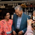 Mahathir Mohamad Instagram - Hujung minggu baru ini saya dan Hasmah meluangkan masa bersama sebahagian bekas warga kerja Pejabat Perdana Menteri. Mereka bersama saya ketika kali pertama dan kedua saya berkhidmat sebagai PM. Setelah 42 tahun berlalu, sudah pasti ada yang sudah pergi dijemput Allah. Ada juga yang masih berkhidmat di pejabat saya hingga ke hari ini. Saya gembira dapat bersama dengan mereka semua. Semestinya banyak kenangan lalu ketika sama-sama berkhidmat untuk bangunkan negara. Ya, Malaysia membangun dari negara pertanian ke negara industri adalah hasil kerja kuat baik pemimpin dan juga kakitangan pejabat. Tanpa usaha yang gigih, kita tidak mungkin capai kemajuan hari ini. Kejayaan ini adalah kejayaan bersama. Alhamdulillah dan terima kasih kepada semua yang bersama semasa susah mahupun senang. Semoga jumpa lagi. Taman Ekuestrian Putrajaya