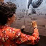 Mahathir Mohamad Instagram - Hujung minggu baru ini saya dan Hasmah meluangkan masa bersama sebahagian bekas warga kerja Pejabat Perdana Menteri. Mereka bersama saya ketika kali pertama dan kedua saya berkhidmat sebagai PM. Setelah 42 tahun berlalu, sudah pasti ada yang sudah pergi dijemput Allah. Ada juga yang masih berkhidmat di pejabat saya hingga ke hari ini. Saya gembira dapat bersama dengan mereka semua. Semestinya banyak kenangan lalu ketika sama-sama berkhidmat untuk bangunkan negara. Ya, Malaysia membangun dari negara pertanian ke negara industri adalah hasil kerja kuat baik pemimpin dan juga kakitangan pejabat. Tanpa usaha yang gigih, kita tidak mungkin capai kemajuan hari ini. Kejayaan ini adalah kejayaan bersama. Alhamdulillah dan terima kasih kepada semua yang bersama semasa susah mahupun senang. Semoga jumpa lagi. Taman Ekuestrian Putrajaya