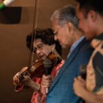 Mahathir Mohamad Instagram – Hujung minggu baru ini saya dan Hasmah meluangkan masa bersama sebahagian bekas warga kerja Pejabat Perdana Menteri.

Mereka bersama saya ketika kali pertama dan kedua saya berkhidmat sebagai PM. 

Setelah 42 tahun berlalu, sudah pasti ada yang sudah pergi dijemput Allah. Ada juga yang masih berkhidmat di pejabat saya hingga ke hari ini.

Saya gembira dapat bersama dengan mereka semua.

Semestinya banyak kenangan lalu ketika sama-sama berkhidmat untuk bangunkan negara. Ya, Malaysia membangun dari negara pertanian ke negara industri adalah hasil kerja kuat baik pemimpin dan juga kakitangan pejabat. Tanpa usaha yang gigih, kita tidak mungkin capai kemajuan hari ini. Kejayaan ini adalah kejayaan bersama. 

Alhamdulillah dan terima kasih kepada semua yang bersama semasa susah mahupun senang. Semoga jumpa lagi. Taman Ekuestrian Putrajaya