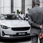 Mahathir Mohamad Instagram - Pagi tadi DRB-Hicom telah perkenalkan sebuah kereta elektrik ‘Polestar 2’ kepada saya. Ini adalah sebuah kereta yang diusahakan oleh Geely, rakan usahasama PROTON. Saya difahamkan yang dengan sekali cas ianya boleh capai sehingga 400KM. Sekali cas mencukupi untuk guna kereta ini seperti biasa. Bagi cas semula pula hanya perlu kurang dari 2 jam untuk dapat 100% bekalan penuh. Jika cas gunakan kuasa elektrik di rumah, ianya mengambil masa selama kurang lebih 7 jam. Tetapi sekarang ini tidak susah kerana sudah terdapat lebih 1000 stesyen di seluruh negara, tidak timbul masalah untuk mengecas kenderaan di mana sahaja. Di kebanyakan negara Kerajaan memberi insentif kepada pembeli kereta letrik. Saya dapati di masa hadapan kenderaan sebegini menjadi pilihan kerana kurang pencemaran. Namun kita perlu ingat walaupun kereta tidak cemarkan udara, bekalan elektrik yang datang dari stesyen janakuasa juga mencemarkan udara. Kereta elektrik belum sampai lagi ke tahap bebas pencemaran udara. Akhirnya mungkin kita terpaksa guna kereta hidrogen, itupun terdapat juga masalah lain yang perlu diuji dan diselesaikan. Sementara itu, untuk bersihkan iklim dalam bandar, kereta eletrik masih menjadi pilihan. Pada pandangan saya dari segi rekabentuk, kereta ini amat canggih. Kereta ini tiada tempat simpan enjin yang besar, sebaliknya ia dijadikan tempat penyimpan barang. Ciri-ciri rekabentuk dalaman juga kemas dan futuristik, di mana segala kawalan dan tetapan boleh dibuat dengan sentuhan ’tablet’. Sudah tidak ada lagi suis atau tombol di dashboard seperti kereta biasa. Saya harap pihak PROTON dapat majukan projek sebegini supaya satu masa nanti PROTON juga dapat keluarkan kereta elektrik tersendiri. Malaysia
