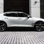 Mahathir Mohamad Instagram - Pagi tadi DRB-Hicom telah perkenalkan sebuah kereta elektrik ‘Polestar 2’ kepada saya. Ini adalah sebuah kereta yang diusahakan oleh Geely, rakan usahasama PROTON. Saya difahamkan yang dengan sekali cas ianya boleh capai sehingga 400KM. Sekali cas mencukupi untuk guna kereta ini seperti biasa. Bagi cas semula pula hanya perlu kurang dari 2 jam untuk dapat 100% bekalan penuh. Jika cas gunakan kuasa elektrik di rumah, ianya mengambil masa selama kurang lebih 7 jam. Tetapi sekarang ini tidak susah kerana sudah terdapat lebih 1000 stesyen di seluruh negara, tidak timbul masalah untuk mengecas kenderaan di mana sahaja. Di kebanyakan negara Kerajaan memberi insentif kepada pembeli kereta letrik. Saya dapati di masa hadapan kenderaan sebegini menjadi pilihan kerana kurang pencemaran. Namun kita perlu ingat walaupun kereta tidak cemarkan udara, bekalan elektrik yang datang dari stesyen janakuasa juga mencemarkan udara. Kereta elektrik belum sampai lagi ke tahap bebas pencemaran udara. Akhirnya mungkin kita terpaksa guna kereta hidrogen, itupun terdapat juga masalah lain yang perlu diuji dan diselesaikan. Sementara itu, untuk bersihkan iklim dalam bandar, kereta eletrik masih menjadi pilihan. Pada pandangan saya dari segi rekabentuk, kereta ini amat canggih. Kereta ini tiada tempat simpan enjin yang besar, sebaliknya ia dijadikan tempat penyimpan barang. Ciri-ciri rekabentuk dalaman juga kemas dan futuristik, di mana segala kawalan dan tetapan boleh dibuat dengan sentuhan ’tablet’. Sudah tidak ada lagi suis atau tombol di dashboard seperti kereta biasa. Saya harap pihak PROTON dapat majukan projek sebegini supaya satu masa nanti PROTON juga dapat keluarkan kereta elektrik tersendiri. Malaysia