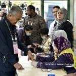 Mahathir Mohamad Instagram - Alhamdulillah, saya dan Hasmah selesai membuang undi di Sekolah Kebangsaan Titi Gajah, Alor Setar pagi tadi. Kami mengundi bagi kawasan parlimen Kuala Kedah. #PRU15