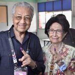 Mahathir Mohamad Instagram - Alhamdulillah, saya dan Hasmah selesai membuang undi di Sekolah Kebangsaan Titi Gajah, Alor Setar pagi tadi. Kami mengundi bagi kawasan parlimen Kuala Kedah. #PRU15